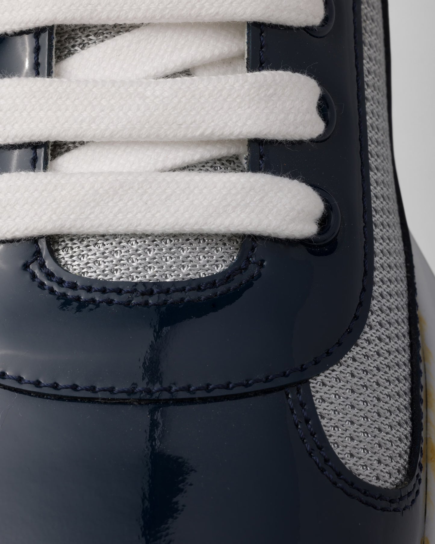 Sneakers Prada America’s Cup en cuir verni et tissu technique